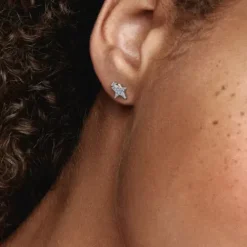 Pandora Ohrringe-Funkelnde Asymmetrische Sterne Ohrstecker - 290012C01