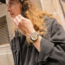 Swatch Silikonarmband-Untitled by Jean-Michel Basquiat - SUOZ355